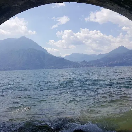 アパート Sul Lago Fiumelatte ヴァレンナ